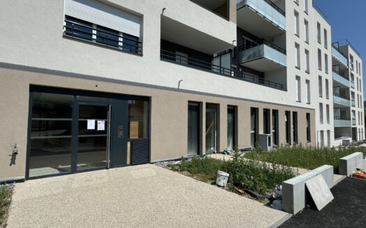 Local de 127.8m²  à Rumilly