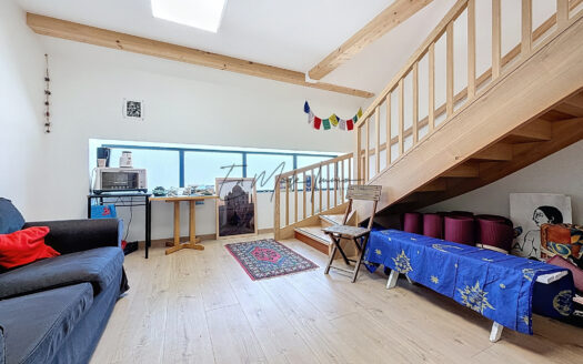 Local de 68.78m²  à Voreppe