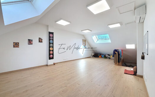 Local de 68.78m²  à Voreppe